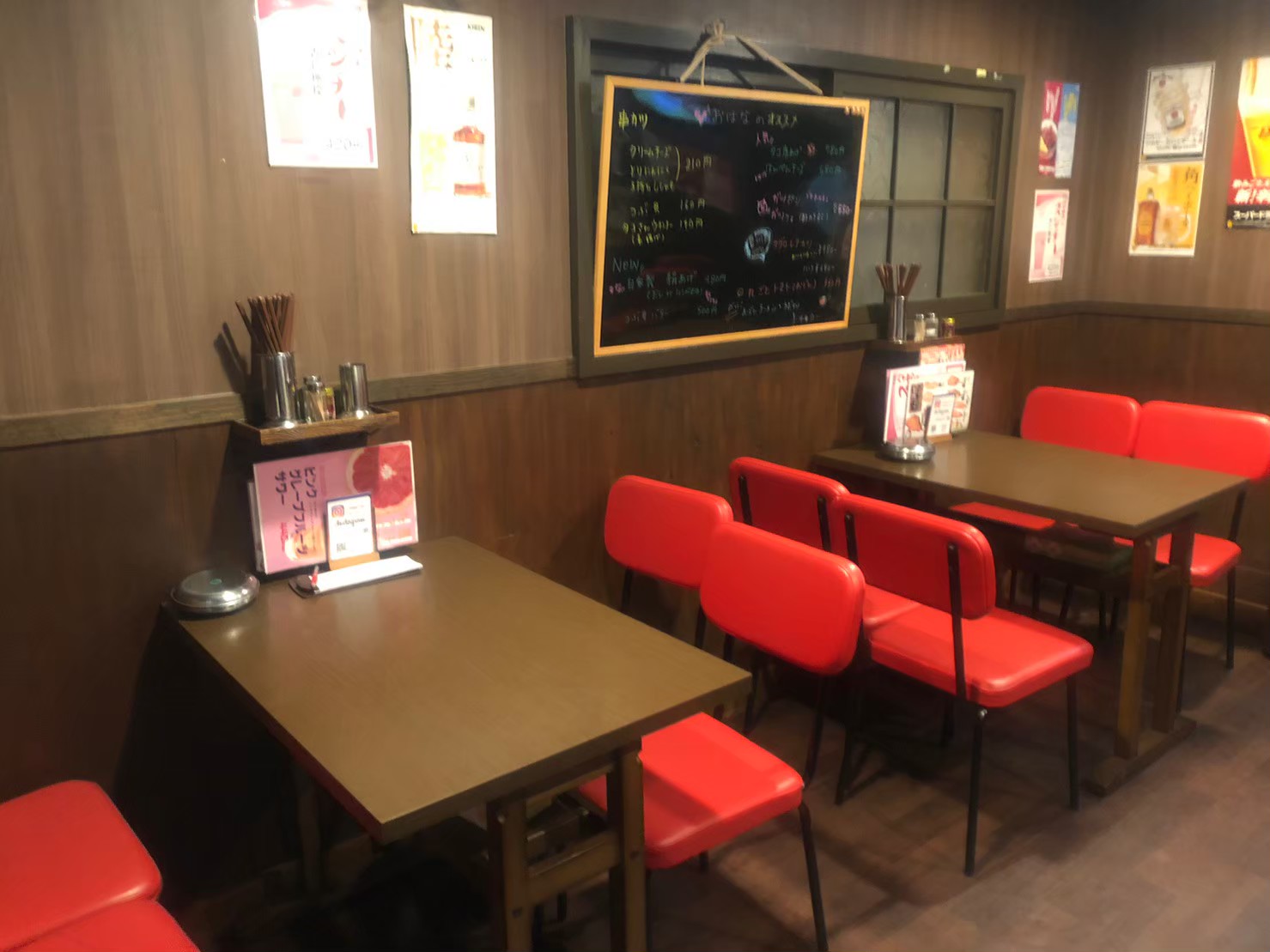 ホキマスタンド。のテーブル席
